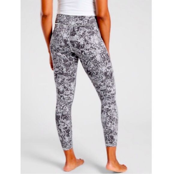Athleta Elation Graffiti Fleur 7/8 Tights Leggings size XSP White Black Floral - Picture 1 of 6